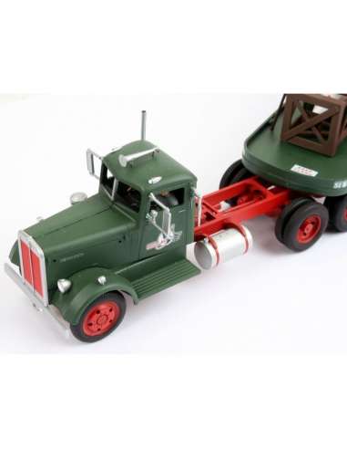 CAMION DE TRANSPORTE Y MISIL HONEST JOHN