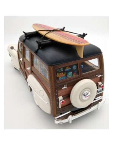 Coche 1:18 1948 Ford Woody Cream